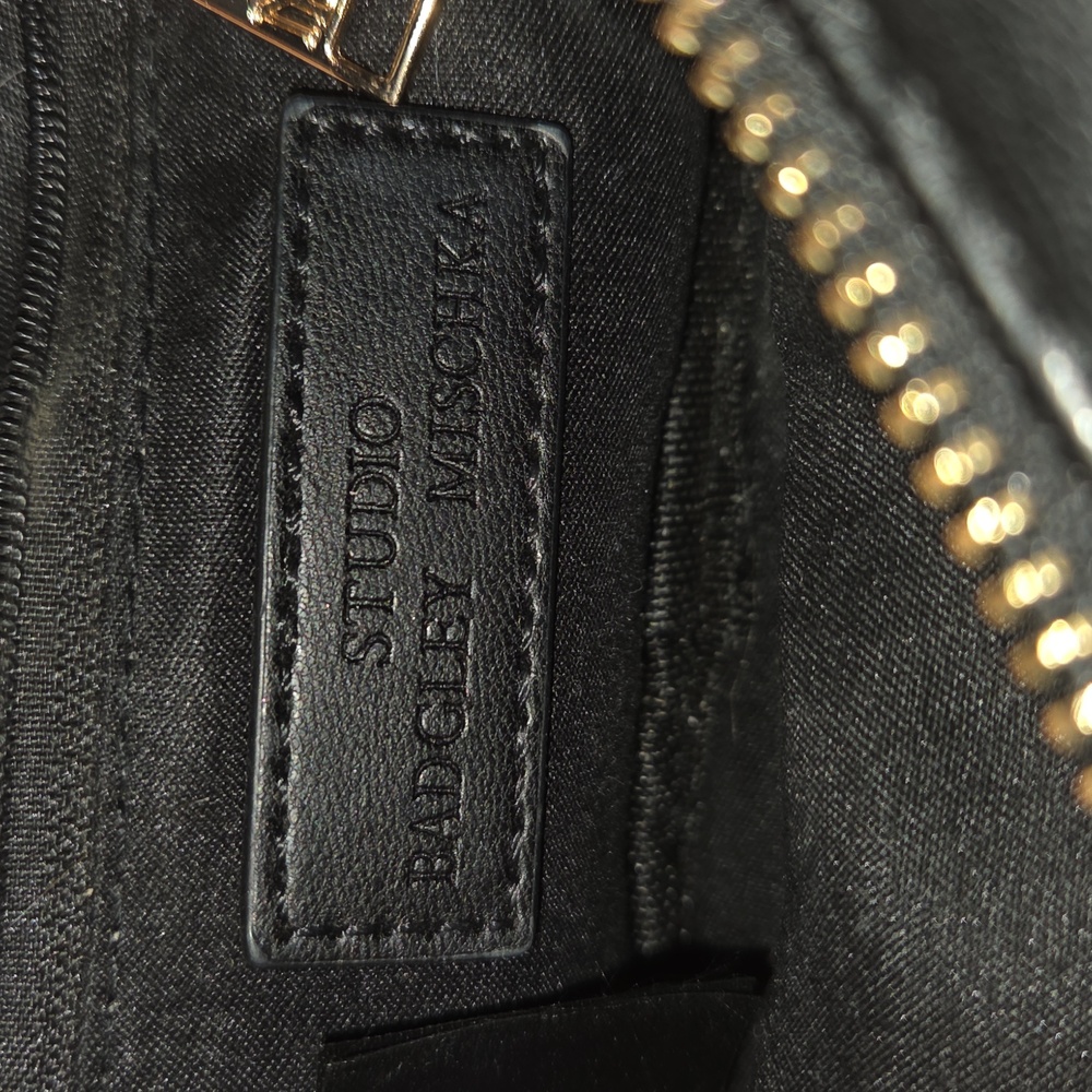 Badgley Mischka Elegant Black Quilted Shoulder Bag With Long Gold Chain Strap - Picture 2 of 8